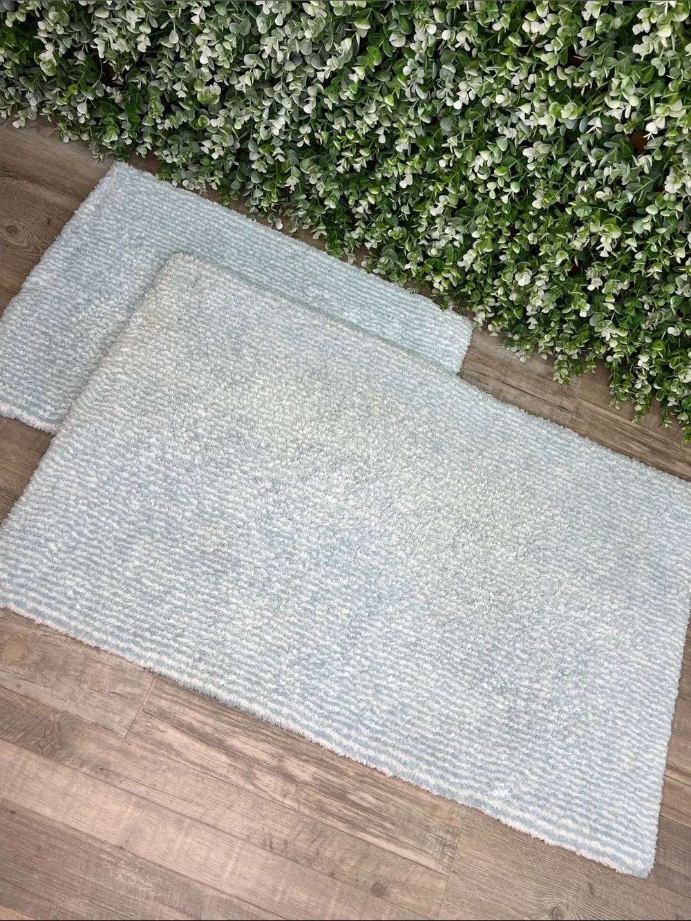 Tahari Blue and White Pinstripe Bath Mat Set NEW